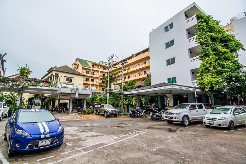 Sutus Court 2 Hotell Pattaya Eksteriør bilde