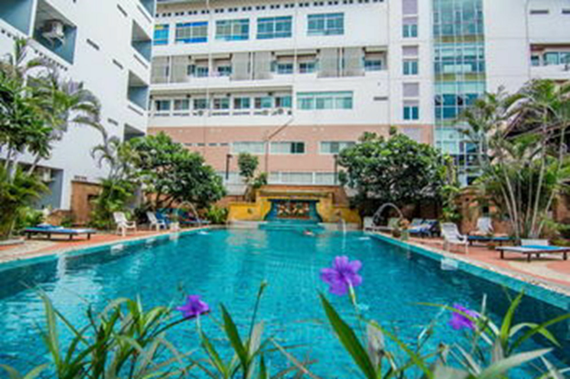 Sutus Court 2 Hotell Pattaya Eksteriør bilde