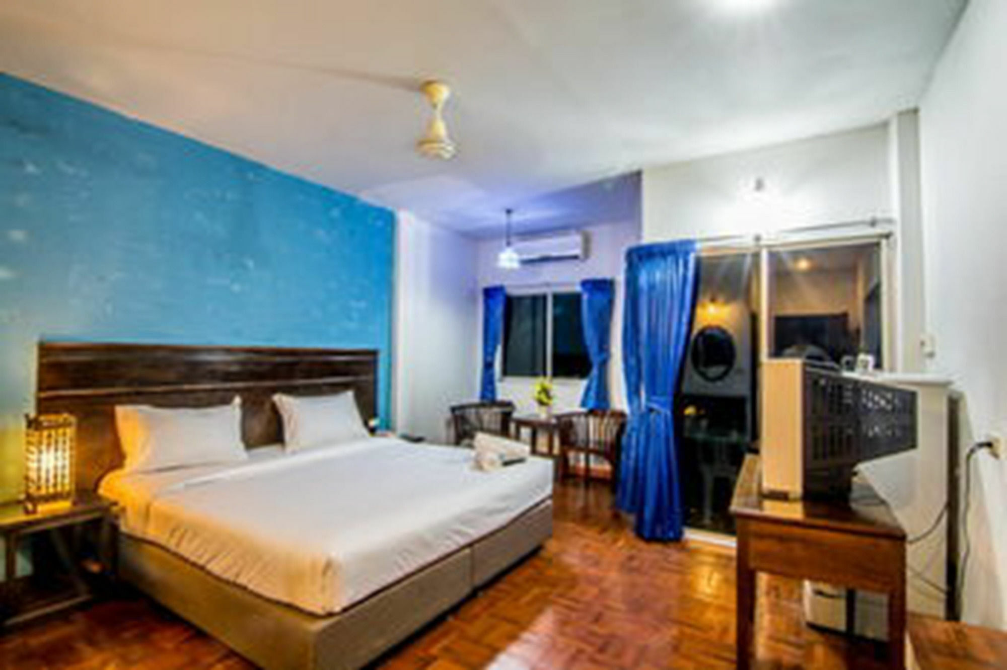 Sutus Court 2 Hotell Pattaya Eksteriør bilde