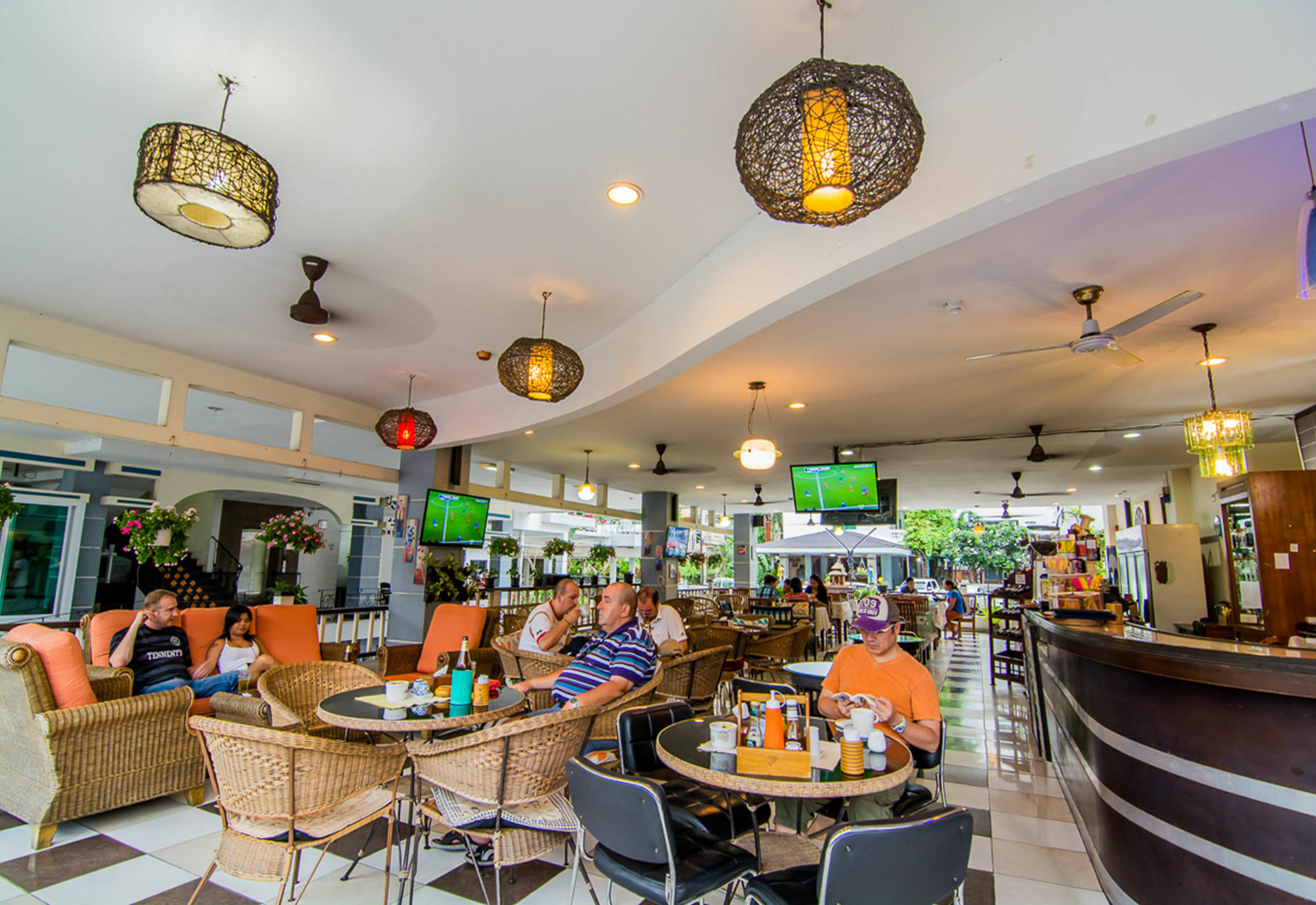 Sutus Court 2 Hotell Pattaya Eksteriør bilde