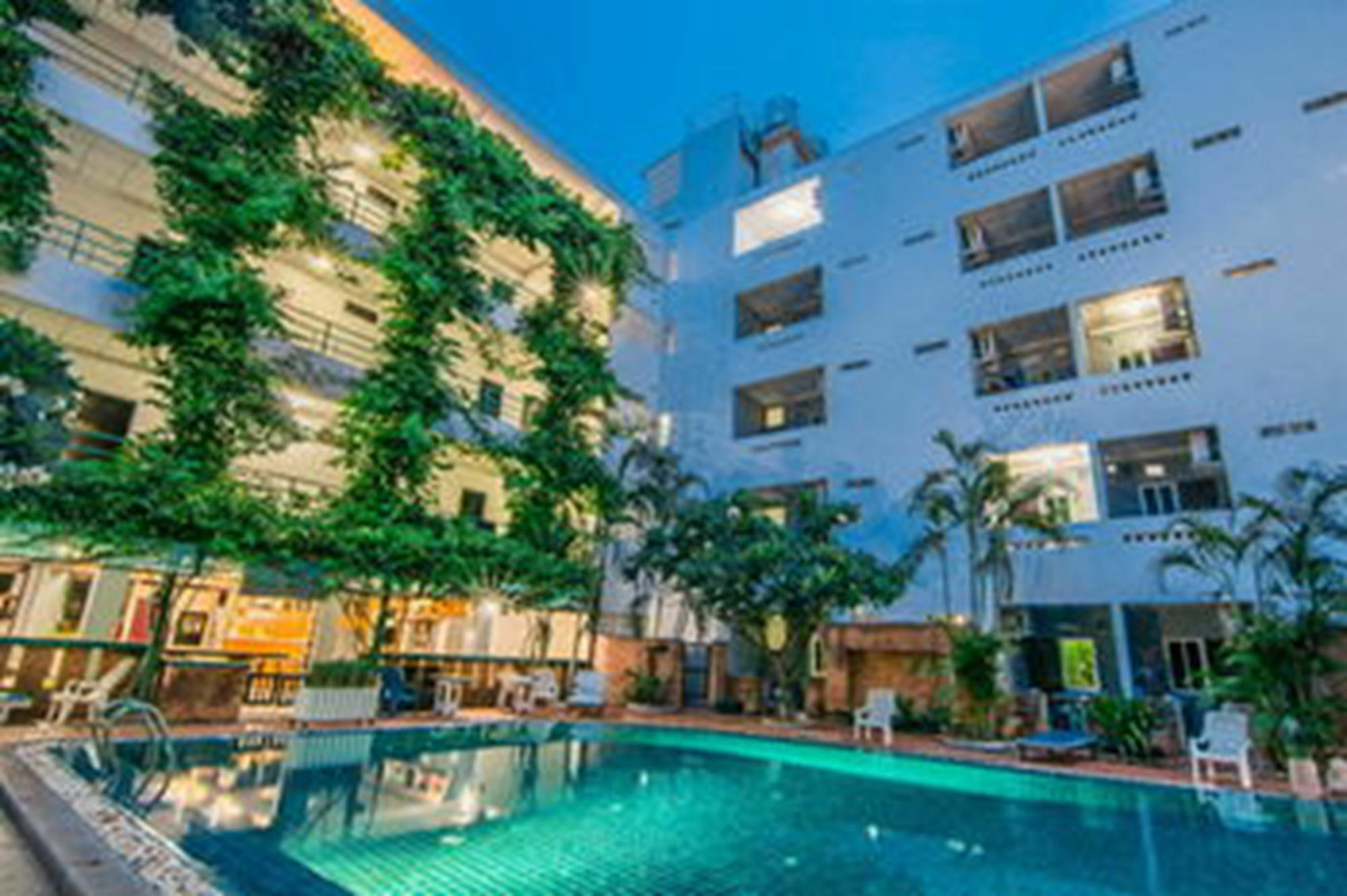 Sutus Court 2 Hotell Pattaya Eksteriør bilde