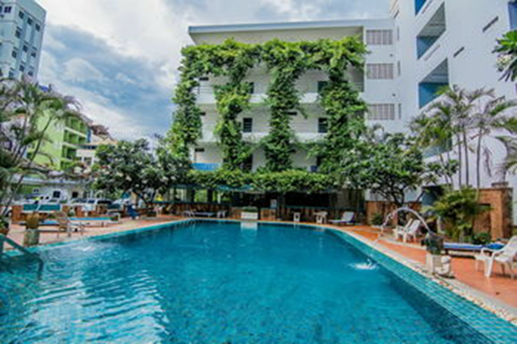Sutus Court 2 Hotell Pattaya Eksteriør bilde