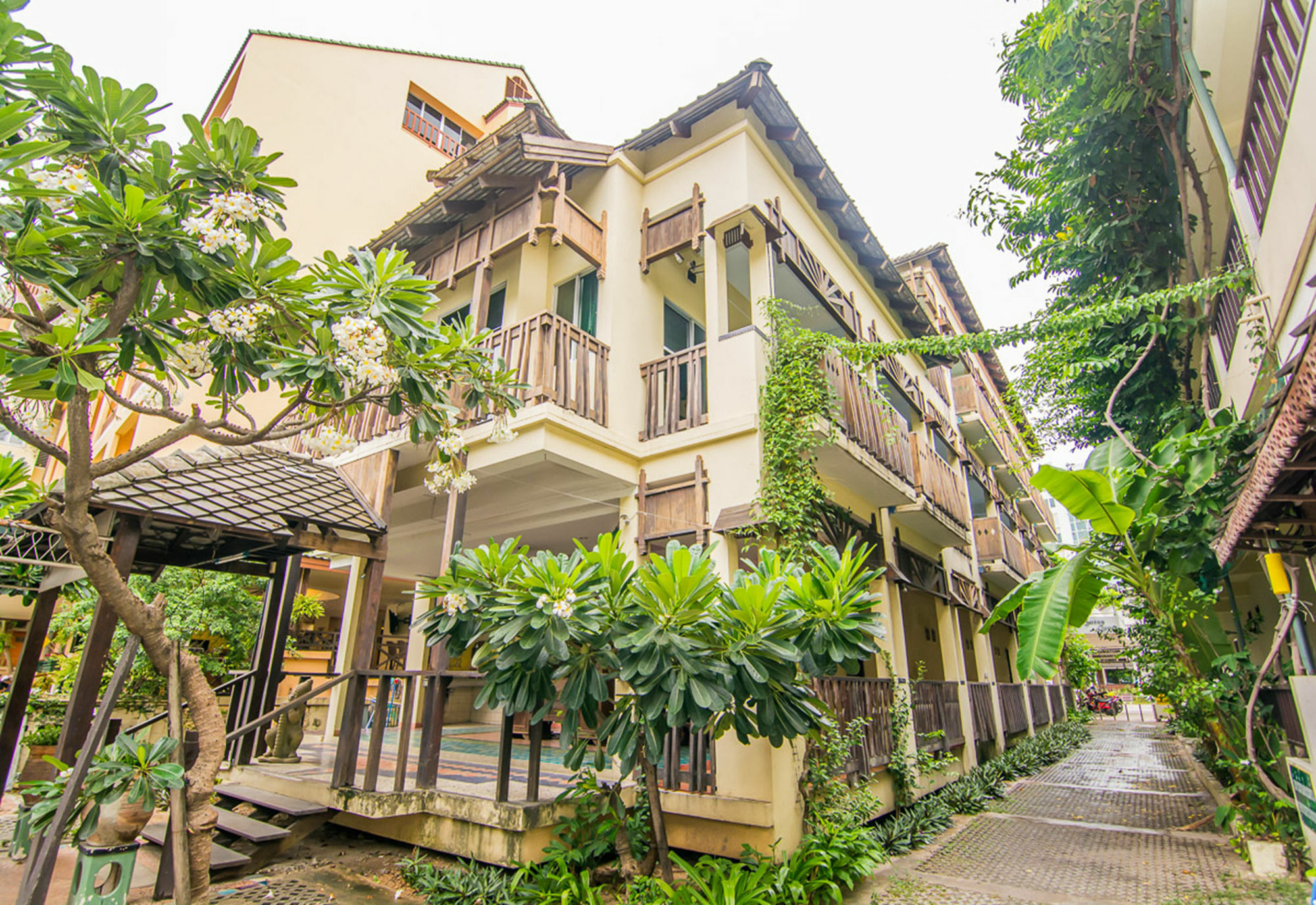 Sutus Court 2 Hotell Pattaya Eksteriør bilde