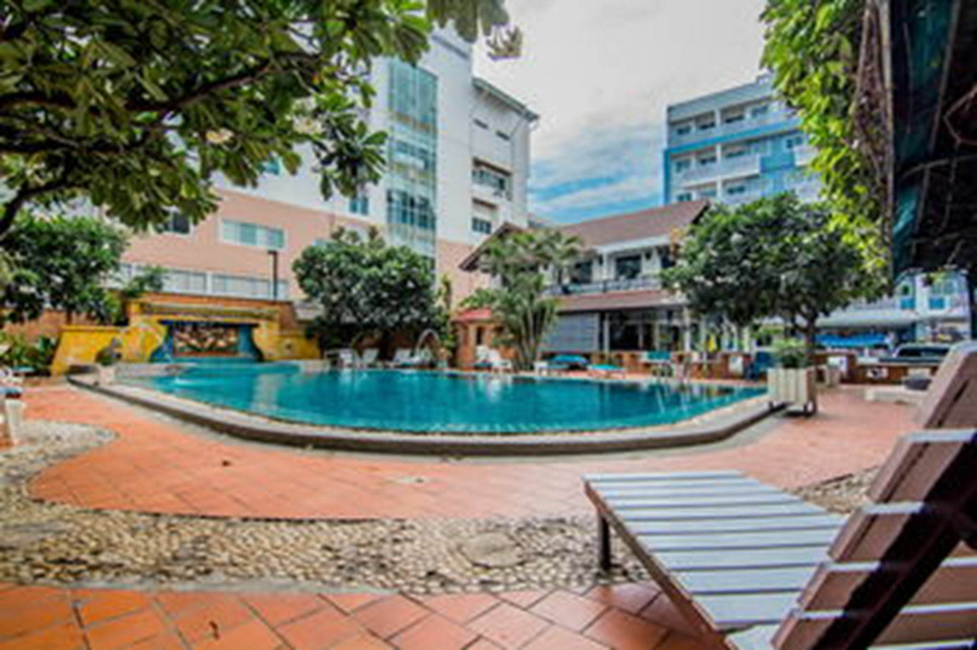 Sutus Court 2 Hotell Pattaya Eksteriør bilde