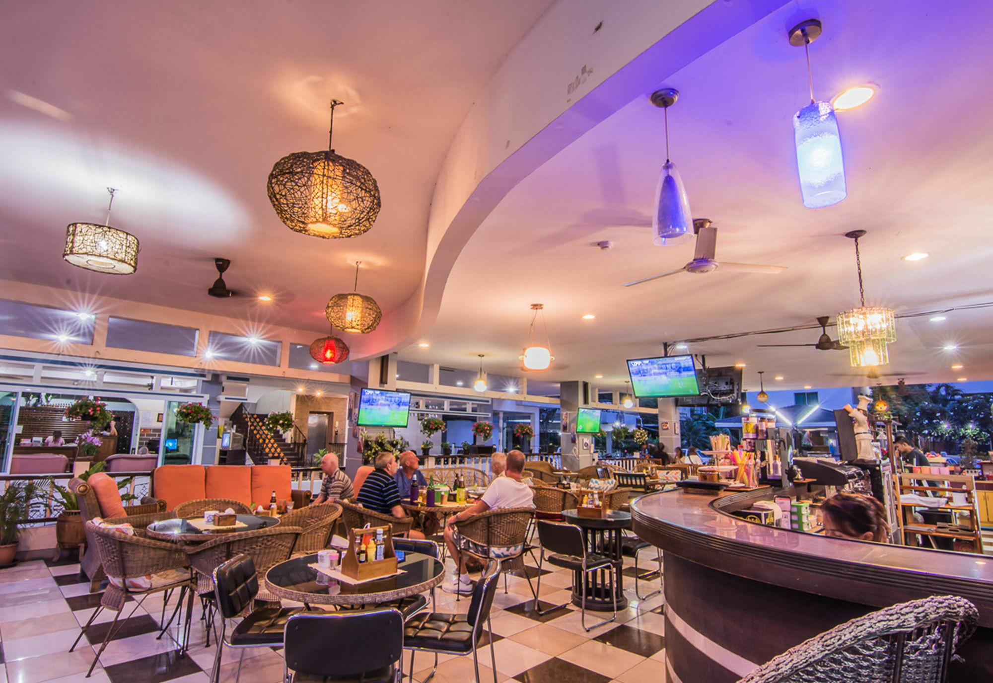 Sutus Court 2 Hotell Pattaya Eksteriør bilde