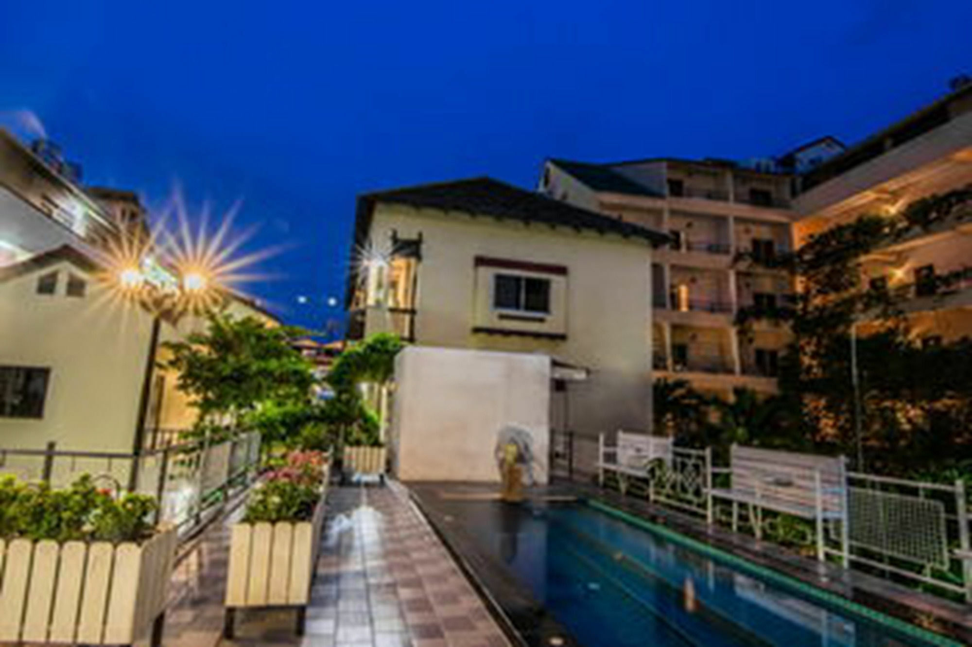 Sutus Court 2 Hotell Pattaya Eksteriør bilde